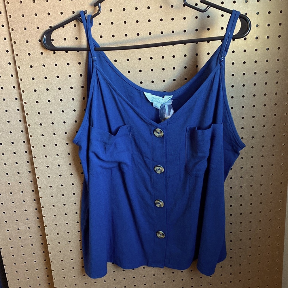 Market & Spruce Button Tank